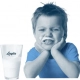 El niño y su vaso de leche